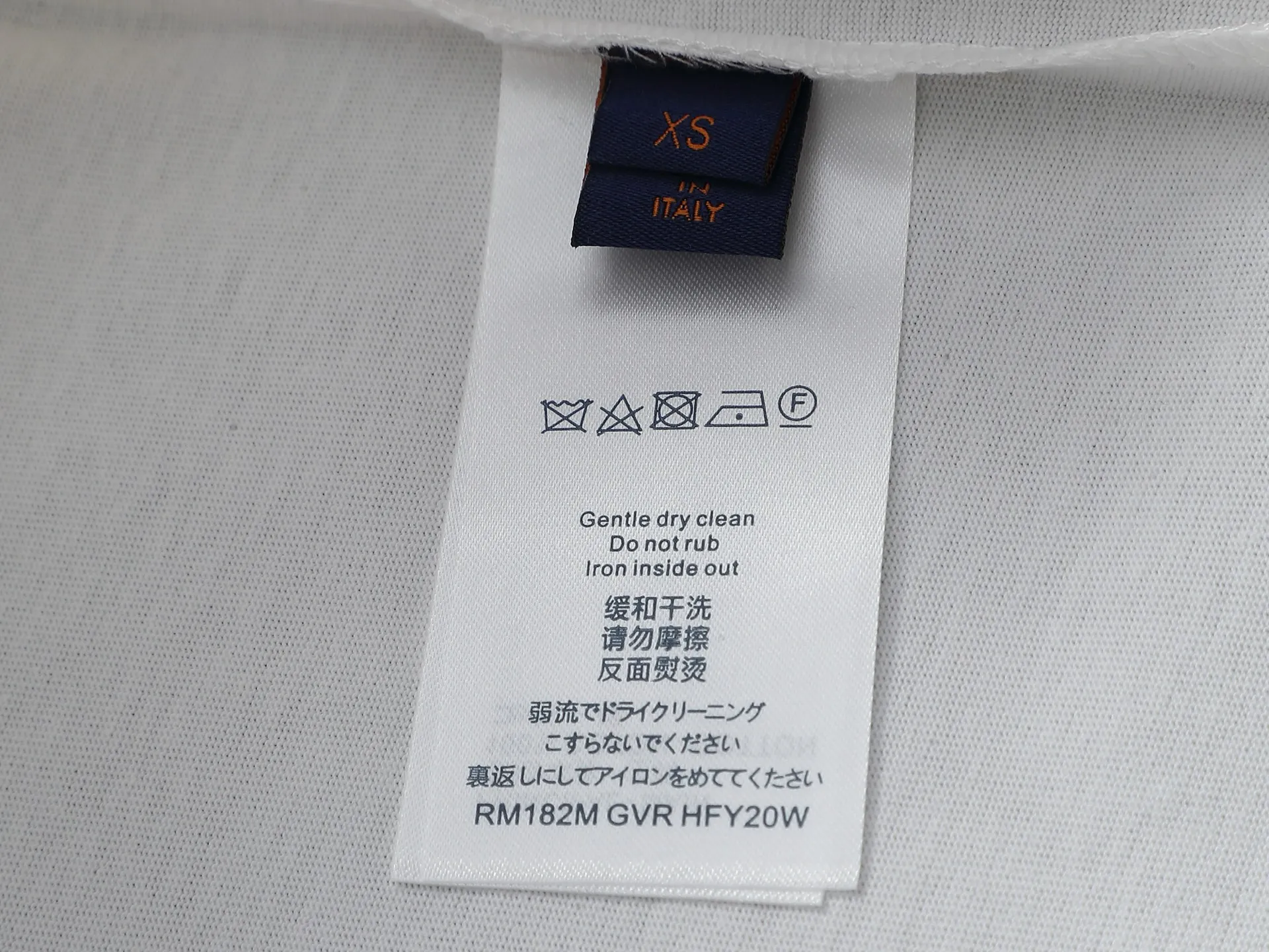 🅿️170 LV 25ss spring and summer printed short T series -1v Yayoi Kusama series pumpkin 🎃 pattern round neck short-sleeved T-shirt. Made of 32-count double yarn pure cotton 240g, washed at high temperature, will not shrink or fade. Comfortable to the touch, super texture❤️ Back-stitched cuff design, yellow back-mark embellishment, and a full set of accessories. A must-have for trendy men and trendy women, the classic drop-shoulder slightly wide version is available exclusively from stock!         ⚠️Only make high quality products, reject junk goods!  -Color: White Black -Size: XS S M L -Crowd: Unisex